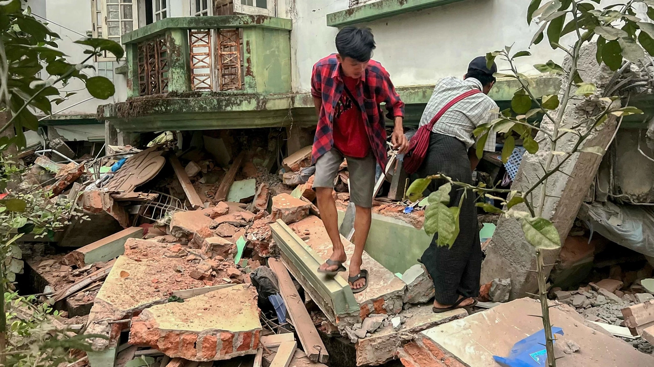 Le drammatiche immagini del terremoto