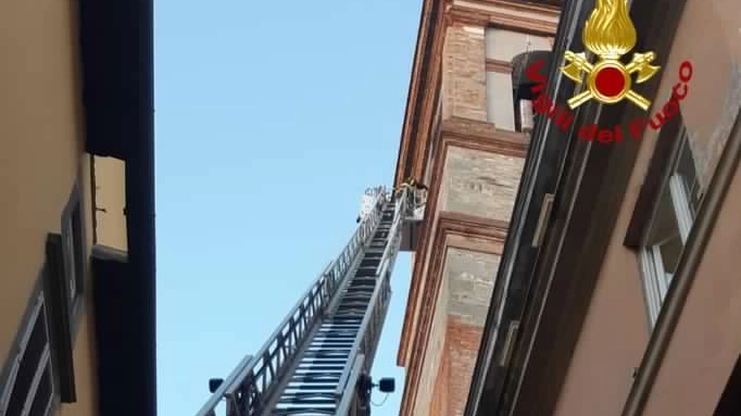 Un'immagine dell'operazione dei vigili del fuoco Un'immagine dell'operazione dei vigili del fuoco