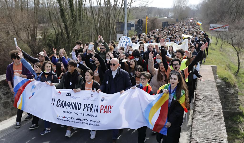 https://www.lanazione.it/image-service/view/acePublic/alias/contentid/YWUxY2UzNDQtZWFmNy00/0/giani-rondine-capitale-della-pace-la-cittadella-incoronata-dal-governatore-domani-la-marcia-con-mattarella.jpeg