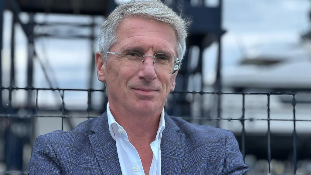 Il presidente provinciale CNA elogia la nomina di Massimo Lucchesi come Segretario dell'autorità portuale Regionale di Viareggio, sottolineando la sua competenza e capacità di ascolto. Si auspica una collaborazione proficua per lo sviluppo del porto e del settore nautico locale. Il presidente provinciale CNA elogia la nomina di Massimo Lucchesi come Segretario dell'autorità portuale Regionale di Viareggio, sottolineando la sua competenza e capacità di ascolto. Si auspica una collaborazione proficua per lo sviluppo del porto e del settore nautico locale.