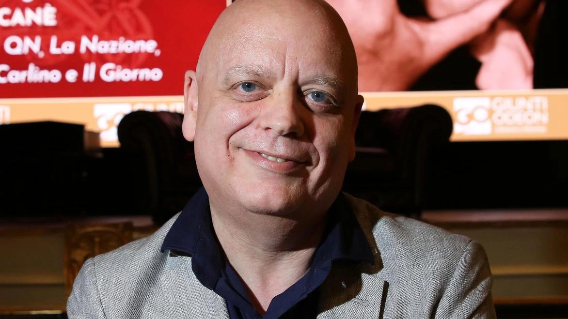 Gigi Paoli, giornalista de La Nazione, ospite stasera alle 21.30 nel parco di Ciclilandia a Tirrenia della rassegna «Dialoghi d’autore» Gigi Paoli, giornalista de La Nazione, ospite stasera alle 21.30 nel parco di Ciclilandia a Tirrenia della rassegna «Dialoghi d’autore»