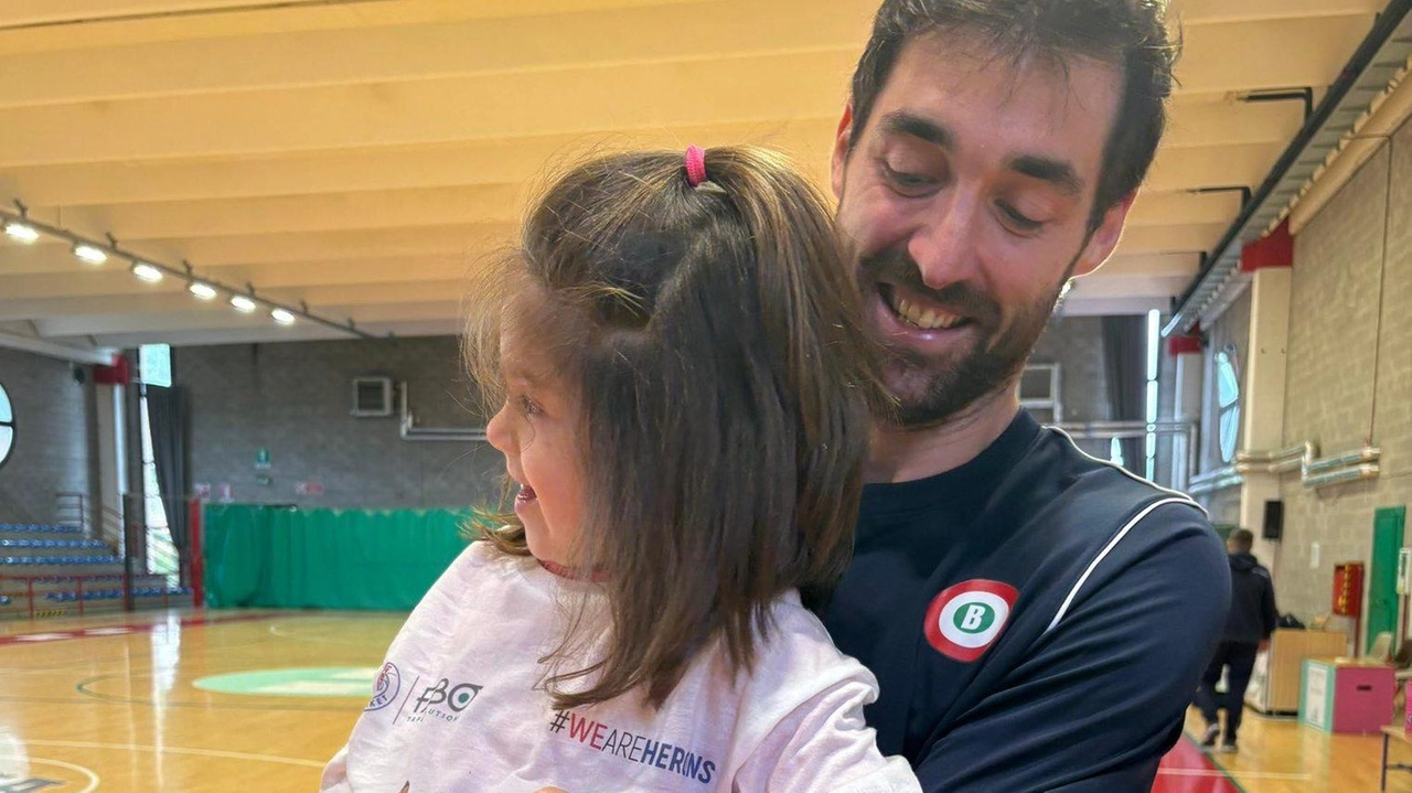 La piccola Giulia insieme al capitano degli Herons Nicola Natali La piccola Giulia insieme al capitano degli Herons Nicola Natali
