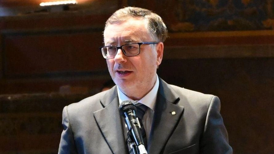 Il preside del Liceo scientifico Alessi, Silvio Improta, si è attivato per prevenire episodi violenti all’esterno della scuola. Intanto ha garantito alle famiglie la massima attenzione Il preside del Liceo scientifico Alessi, Silvio Improta, si è attivato per prevenire episodi violenti all’esterno della scuola. Intanto ha garantito alle famiglie la massima attenzione