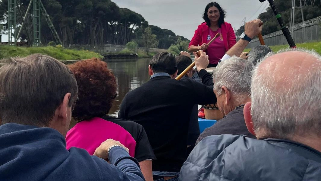 La Nazione con l’equipaggio pisano composto in gran parte di ex pazienti oncologiche, che si allena sul canale dei Navicelli praticando il dragon boat. Un aiuto psicologico e di recupero post operatorio.
