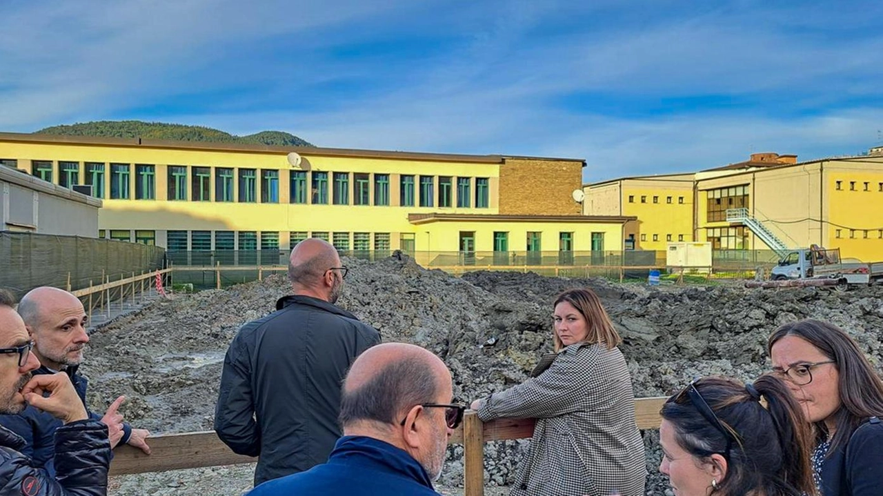 I lavori per la costruzione della nuova palestra alla scuola primaria Calvino I lavori per la costruzione della nuova palestra alla scuola primaria Calvino