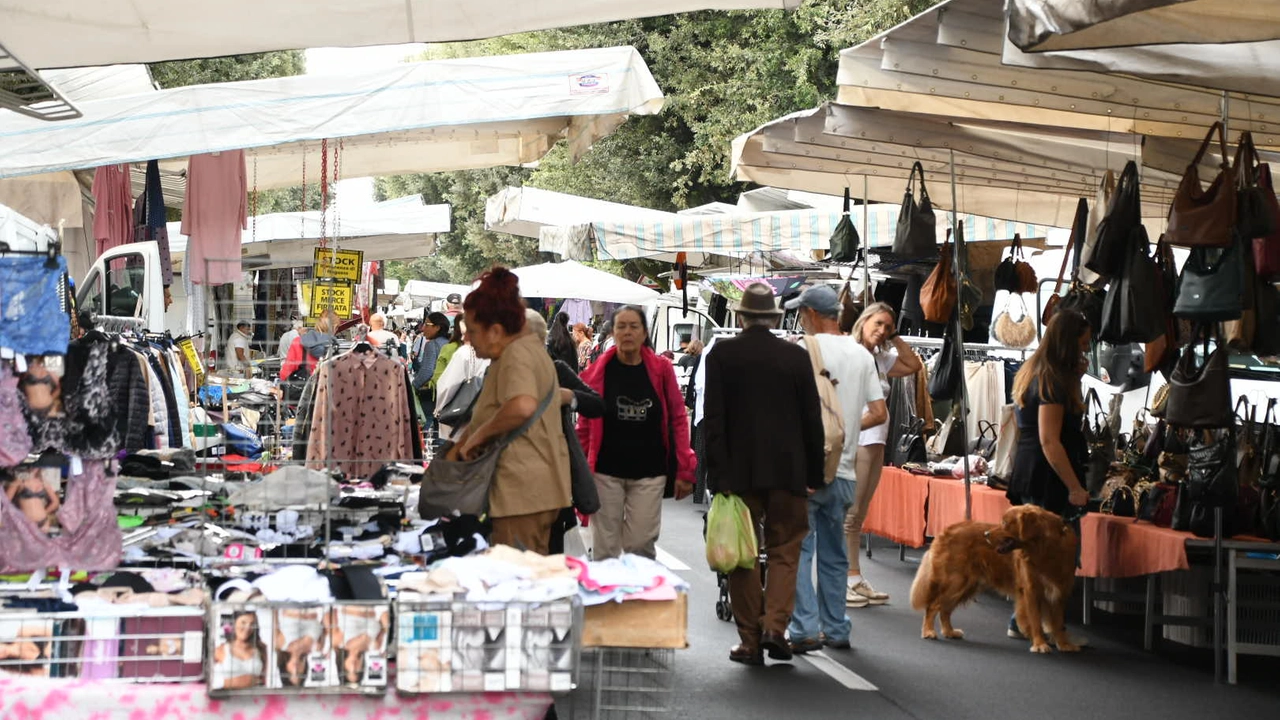 Mercati e fiere in crisi, il grido degli ambulanti: “Licenze riconsegnate”