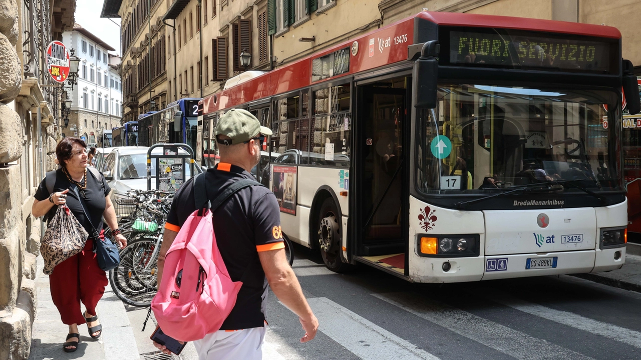 Oltre al C4, che cerca con scarsi successi di divincolarsi in centro, che ad oggi sembra una delle linee più in difficoltà, si registrano disagi anche sui bus 23, 6, 14, 31 e 32 Oltre al C4, che cerca con scarsi successi di divincolarsi in centro, che ad oggi sembra una delle linee più in difficoltà, si registrano disagi anche sui bus 23, 6, 14, 31 e 32