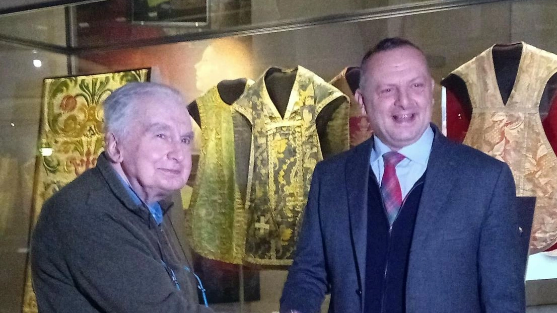 La mostra 'Tesori di seta' al Museo del Tessuto espone capolavori tessili dalla donazione di Giovanni Falletti, visitabile fino al 21 dicembre 2025. La mostra 'Tesori di seta' al Museo del Tessuto espone capolavori tessili dalla donazione di Giovanni Falletti, visitabile fino al 21 dicembre 2025.