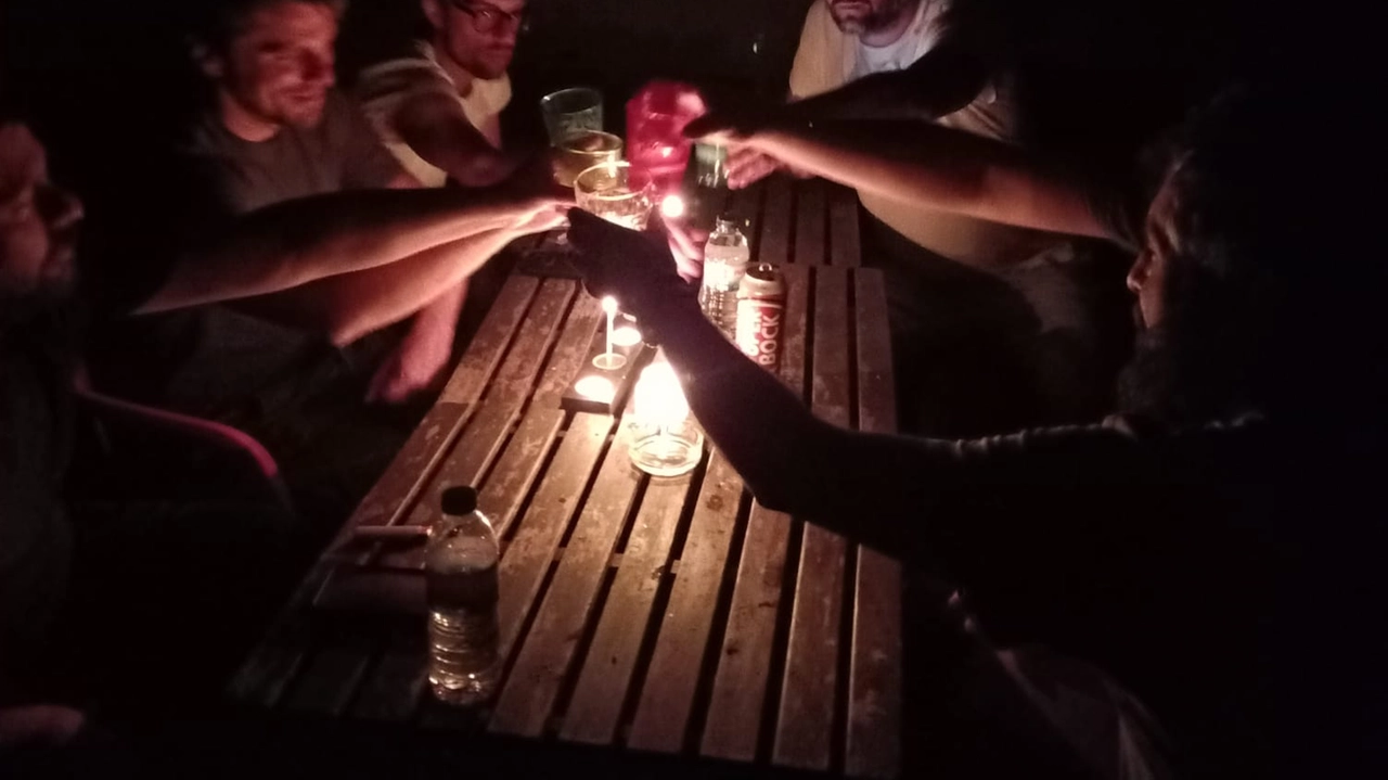 Intrappolati nel blackout. “Scene di panico a Lisbona”