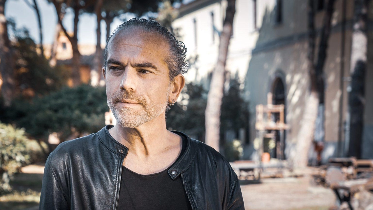 Sacha Naspini, classe 1976, grossetano, anzi maremmano, è. uno dei migliori scrittori della sua generazione