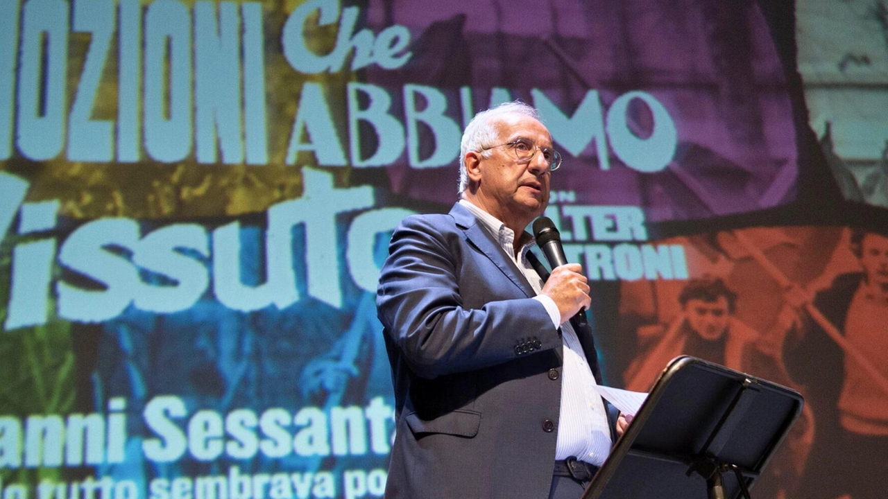Sul palco, accanto a Veltroni, il. talentuoso pianista torinese Gabriele Rossi