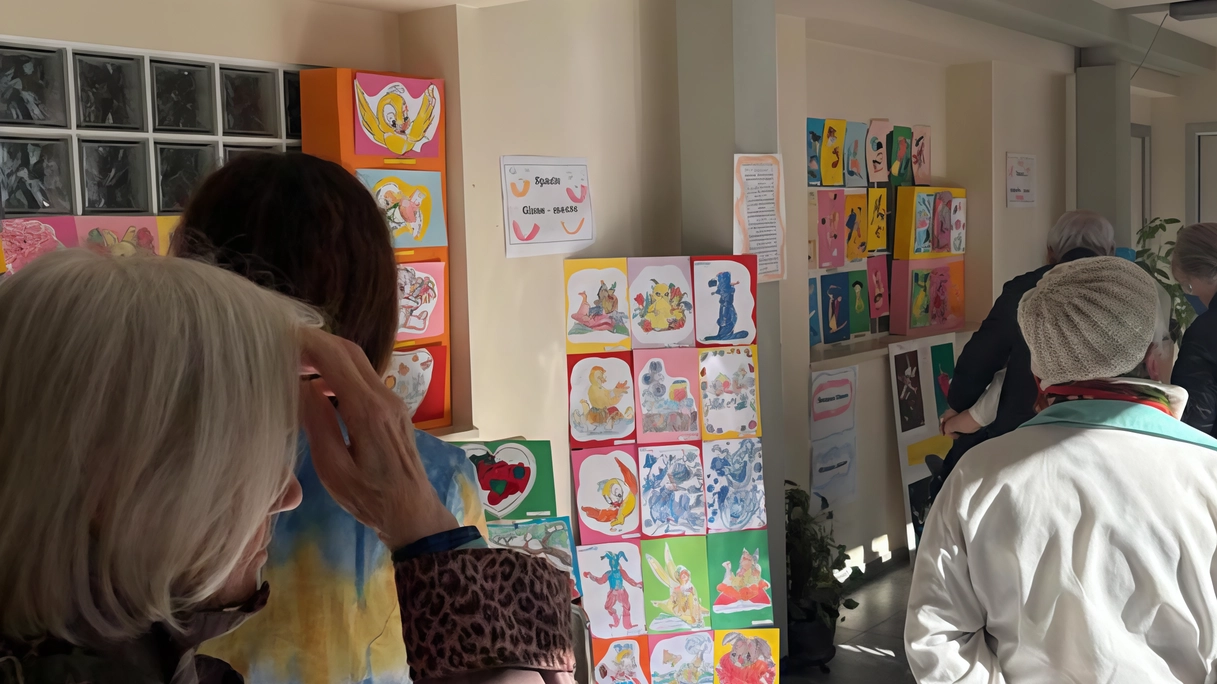La mostra allestita fino a Pasqua nella casa di cure delle Barbantine a Bicchio è stata realizzata con i disegni preparati dagli ospiti della struttura con l’aiuto delle animatrici. L’obiettivo è favorire un clima familiare dentro la struttura