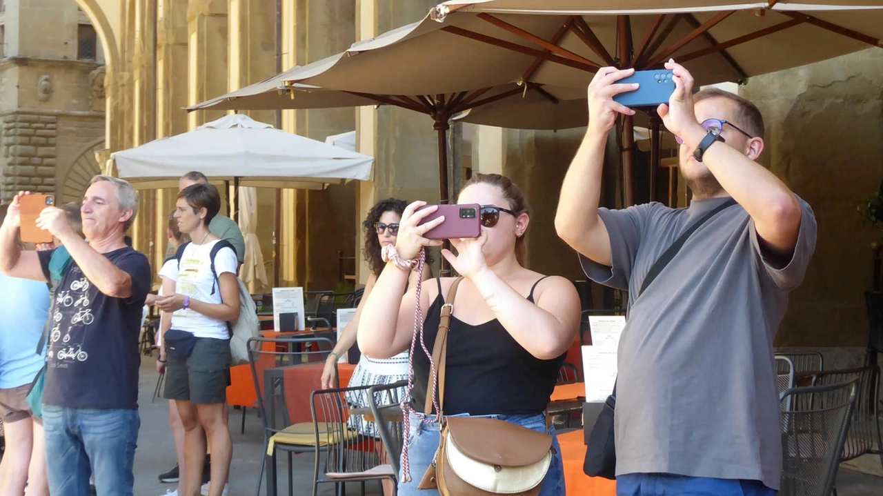 I ristoratori segnalano un calo, divergenze sull’entità. E c’è chi lamenta una doppia velocità tra le zone. Non ridono gli alberghi. Fabbrini: "A Ferragosto 48 camere occupate su 130, siamo tornati ai livelli 2019. I ristoratori segnalano un calo, divergenze sull’entità. E c’è chi lamenta una doppia velocità tra le zone. Non ridono gli alberghi. Fabbrini: "A Ferragosto 48 camere occupate su 130, siamo tornati ai livelli 2019.