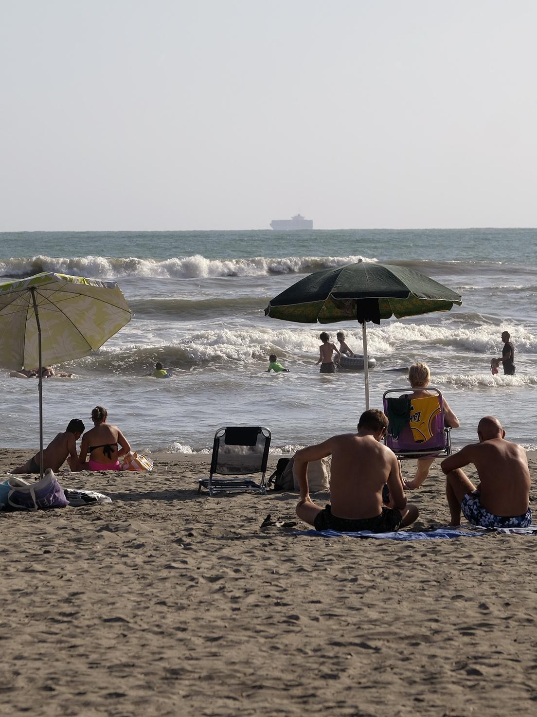 Spiaggia libera cercasi. L’assessore Scajola: "Sono importanti ma serve equilibrio" Spiaggia libera cercasi. L’assessore Scajola: "Sono importanti ma serve equilibrio"
