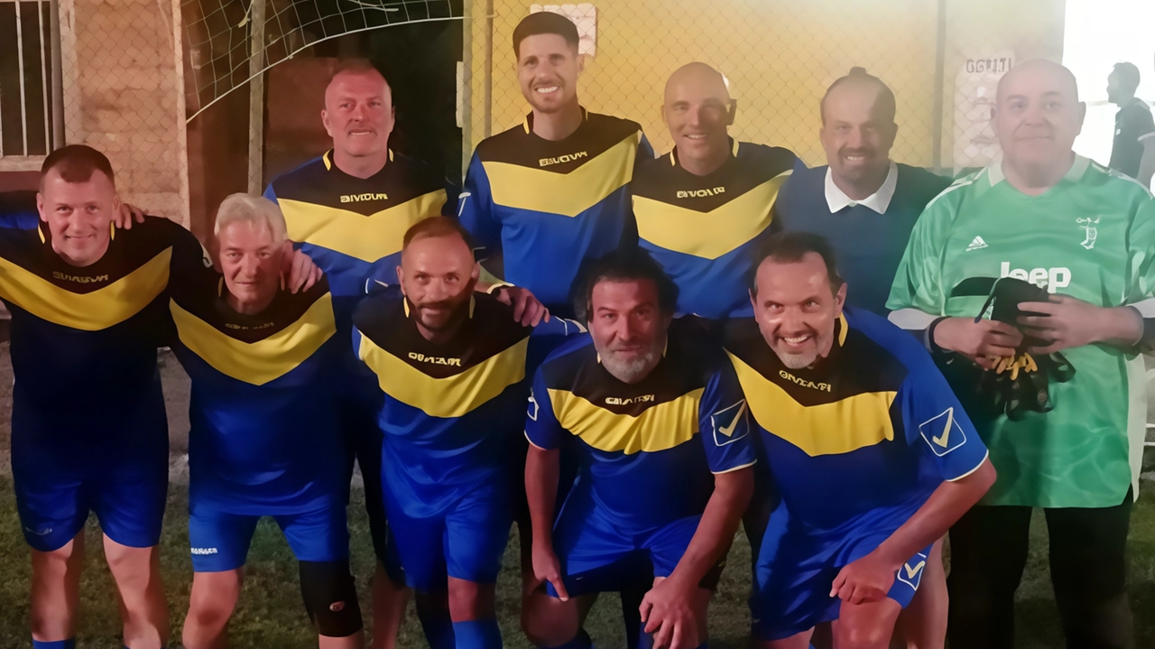 Il team «Allegrini» che ha conquistato il primo trofeo over 45 a Monsagrati