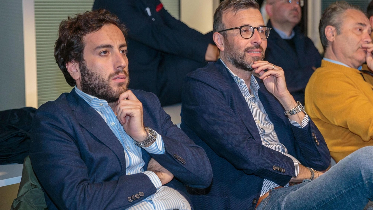 Il segretario provinciale del Pd Oreste Sabatino, il primo da sinistra) con il presidente del consiglio regionale. Antonio Mazzeo qui insieme durante un dibattito alle Officine Garibaldi (Foto Del Punta/Valtriani) Il segretario provinciale del Pd Oreste Sabatino, il primo da sinistra) con il presidente del consiglio regionale. Antonio Mazzeo qui insieme durante un dibattito alle Officine Garibaldi (Foto Del Punta/Valtriani)