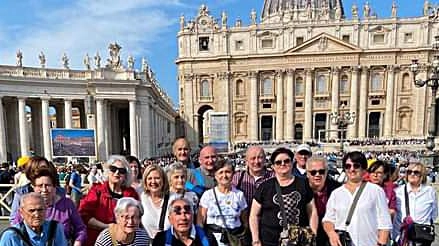 A Umbertide, gli "Amici Treno" viaggiano a Roma per incontrare Papa Francesco. L'associazione, nata nel 2023, promuove la tutela della ex Ferrovia Centrale Umbra. La gita ha rafforzato il legame tra i partecipanti, con nuovi eventi in programma per il futuro. A Umbertide, gli "Amici Treno" viaggiano a Roma per incontrare Papa Francesco. L'associazione, nata nel 2023, promuove la tutela della ex Ferrovia Centrale Umbra. La gita ha rafforzato il legame tra i partecipanti, con nuovi eventi in programma per il futuro.