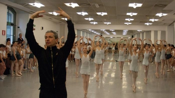 Frédéric Olivieri, direttore della Scuola di Ballo dell’Accademia Teatro alla Scala, incontrerà il pubblico sabato 25 gennaio alle 18, nel... Frédéric Olivieri, direttore della Scuola di Ballo dell’Accademia Teatro alla Scala, incontrerà il pubblico sabato 25 gennaio alle 18, nel...