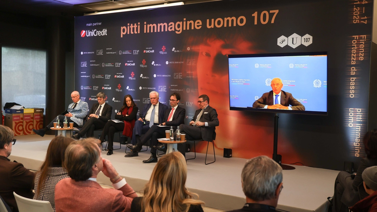 Il ministro delle Imprese e del Made in Italy, Adolfo Urso, ha annunciato nuove misure per supportare la filiera, intervenendo in videocollegamento da Roma (Giuseppe Cabras/New Press Photo)