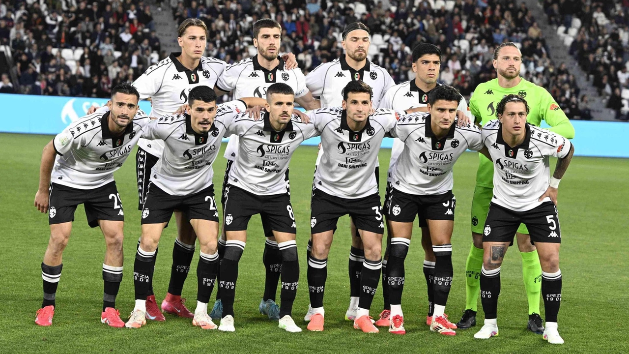 Lo Spezia alza la testa troppo tardi. Primo tempo choc sotto di tre gol. Non bastano Pio Esposito e Lapadula. E la Cremonese insidia il terzo posto