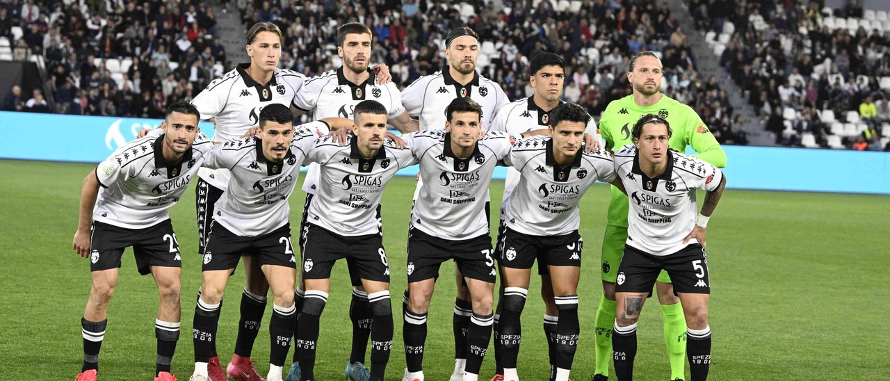 Lo Spezia alza la testa troppo tardi. Primo tempo choc sotto di tre gol. Non bastano Pio Esposito e Lapadula. E la Cremonese insidia il terzo posto