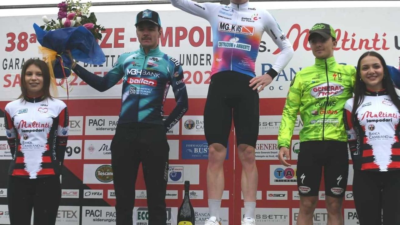 L’inglese vince la classica nazionale dopo 19 anni dall’ultimo successo straniero. Ai posti d’onore Chesini e Nembrini battuti allo sprint sul traguardo di via Carraia. .