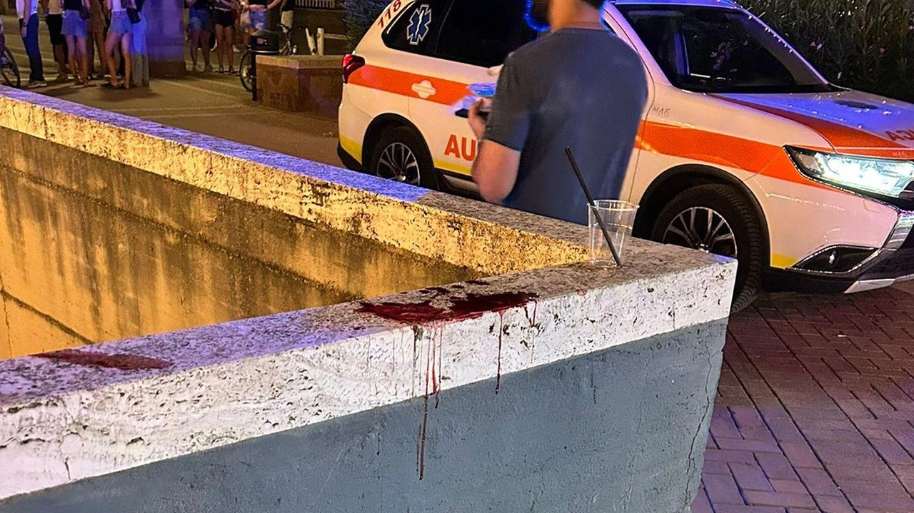 MARINA DI GROSSETO Prime sere afose al mare e prime risse. L’estate grossetana, ormai da qualche anno è sempre più... MARINA DI GROSSETO Prime sere afose al mare e prime risse. L’estate grossetana, ormai da qualche anno è sempre più...