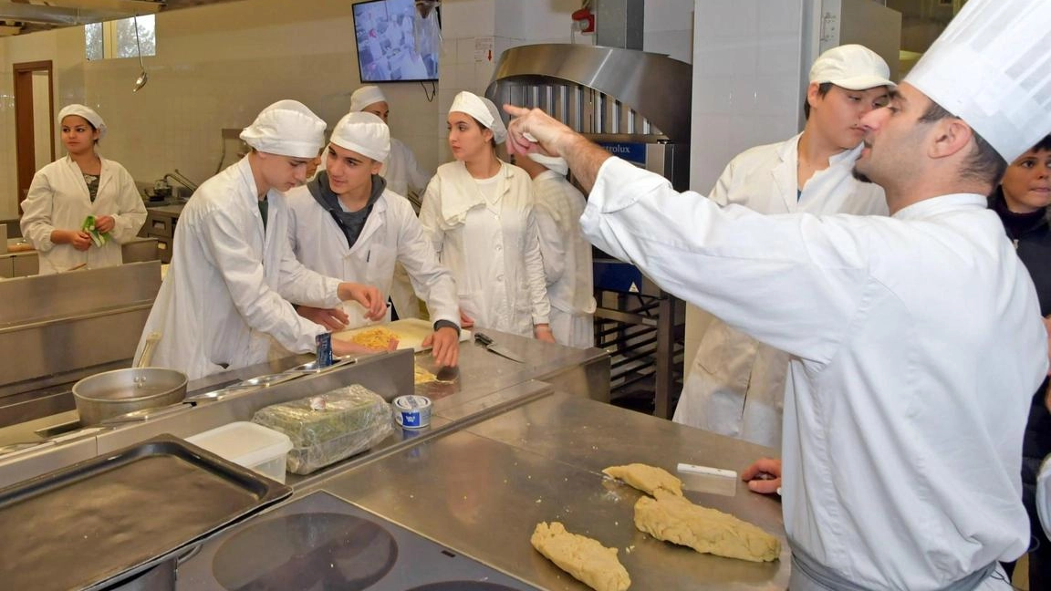 Le strutture turistiche toscane ampliano organici per la stagione invernale ed estiva 2025. Offerte di lavoro disponibili su EBTT e Job in Tourism, con varie posizioni e requisiti. Le strutture turistiche toscane ampliano organici per la stagione invernale ed estiva 2025. Offerte di lavoro disponibili su EBTT e Job in Tourism, con varie posizioni e requisiti.