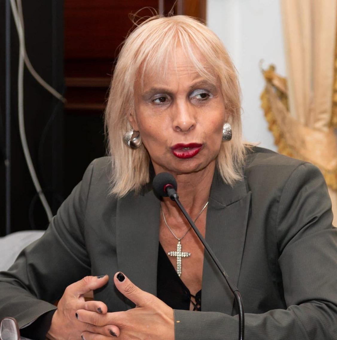 https://www.lanazione.it/image-service/view/acePublic/alias/contentid/YWY4ZTViYTMtNGY5MC00/0/morta-dopo-iniezione-killer-minacce-a-satariano-non-mi-faccio-intimorire.jpeg?f=1.91:1&w=1200