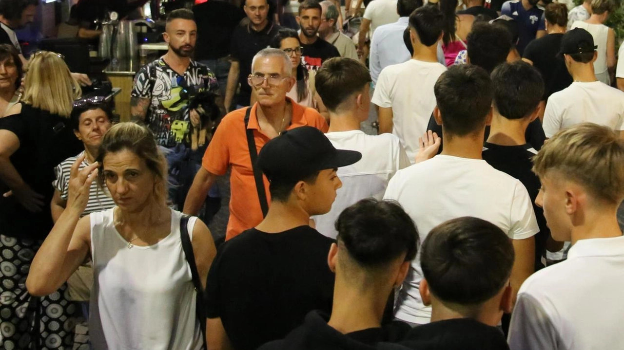 Il corso di Pontedera nella notte granata