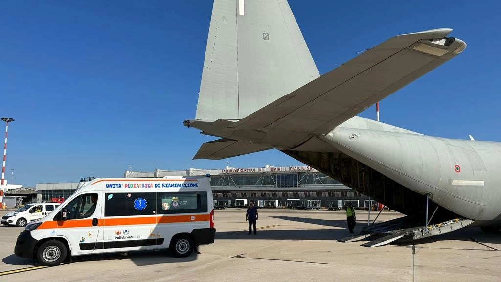 Un C-130J della 46esima Brigata Aerea, partito da Pisa, ha portato la piccola da Bari all’ospedale pediatrico Bambino Gesù di Roma.