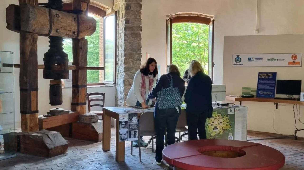 Punto informazione alla Torre Malaspina Punto informazione alla Torre Malaspina