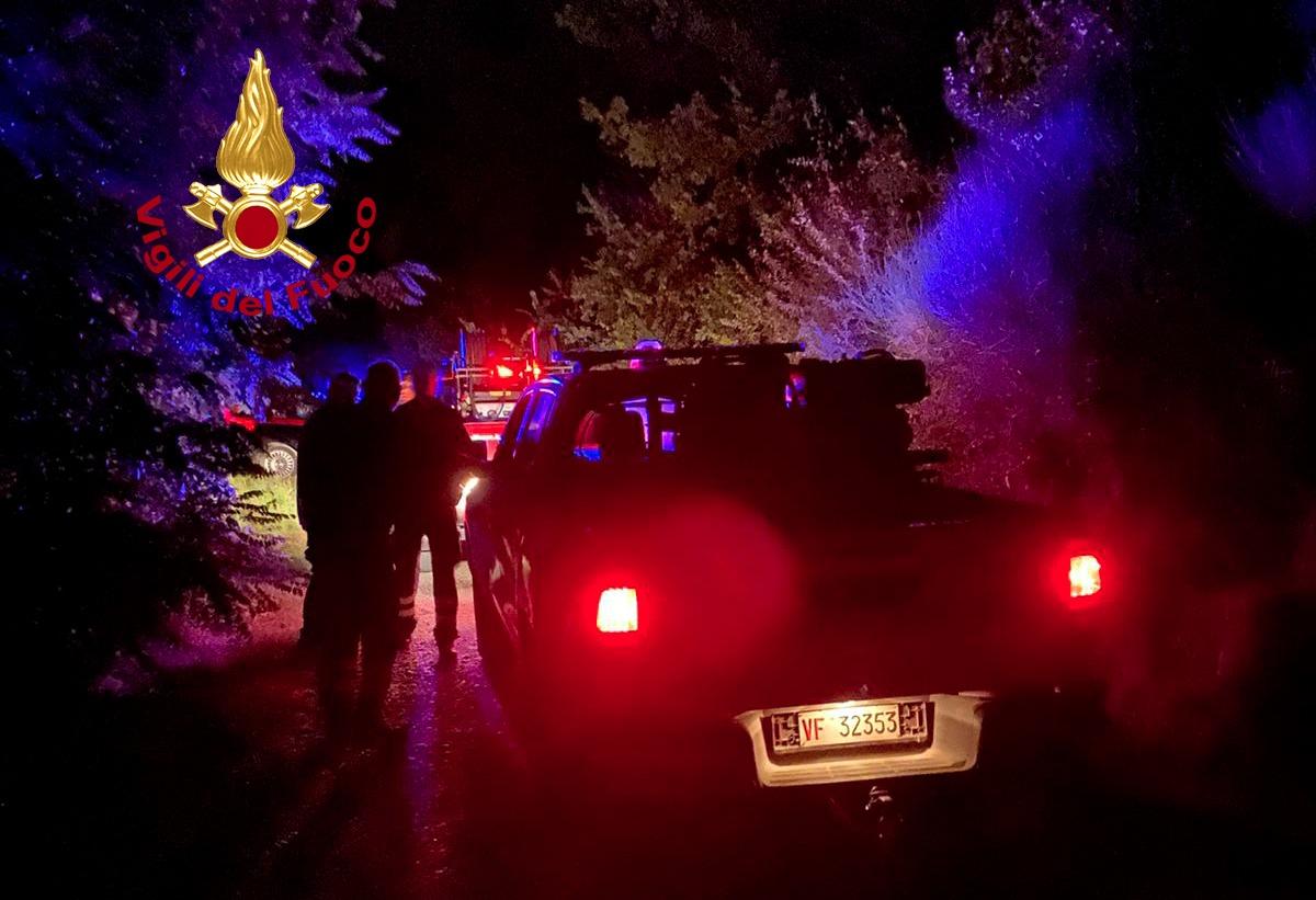 https://www.lanazione.it/image-service/view/acePublic/alias/contentid/YWYzYmQ5NWItMTdiMy00/0/vigili-del-fuoco-in-azione-all-isola-d-elba-foto-di-repertorio.jpeg?f=1.91:1&w=1200