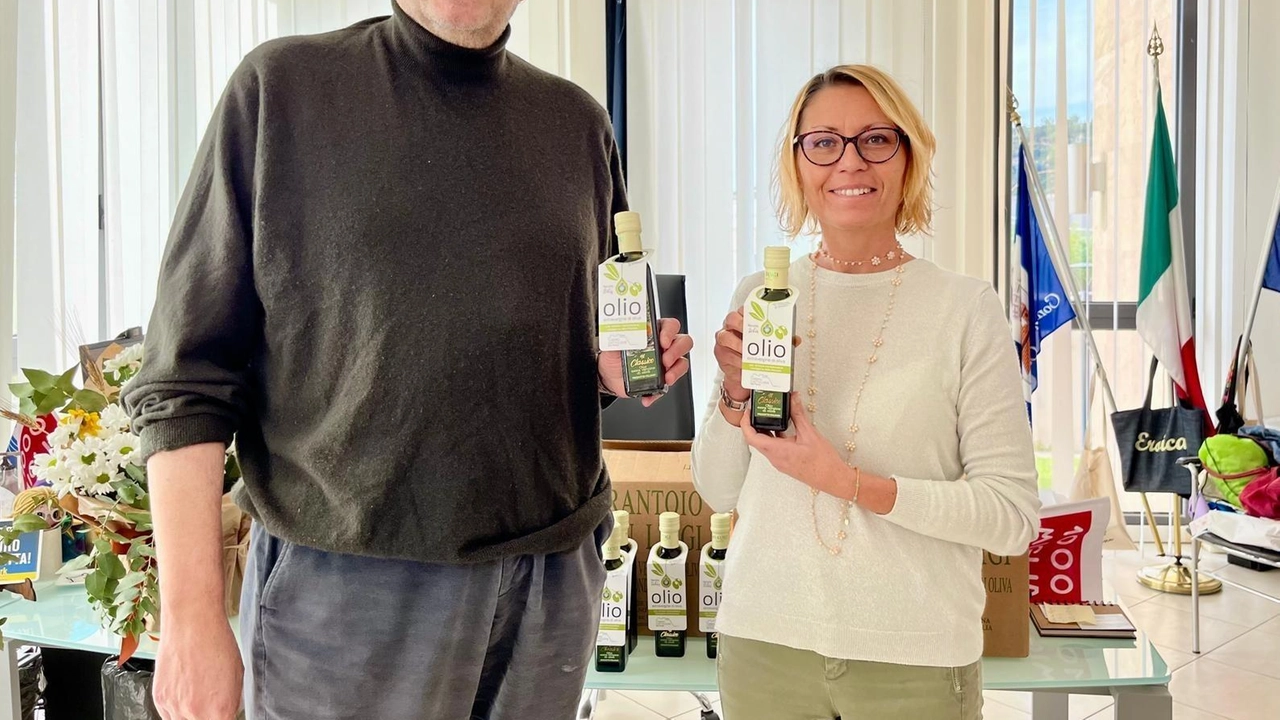 Il Comune di Castiglione della Pescaia presenta l'Olio di Castiglione con il "Bruschetta Day" per promuovere il turismo enogastronomico. Sinergia tra pubblico e privato per valorizzare il territorio. Il Comune di Castiglione della Pescaia presenta l'Olio di Castiglione con il "Bruschetta Day" per promuovere il turismo enogastronomico. Sinergia tra pubblico e privato per valorizzare il territorio.