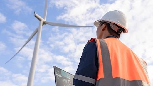 Il progetto prevede l’intallazione di 7 ette aerogeneratori da 180 metri al confine