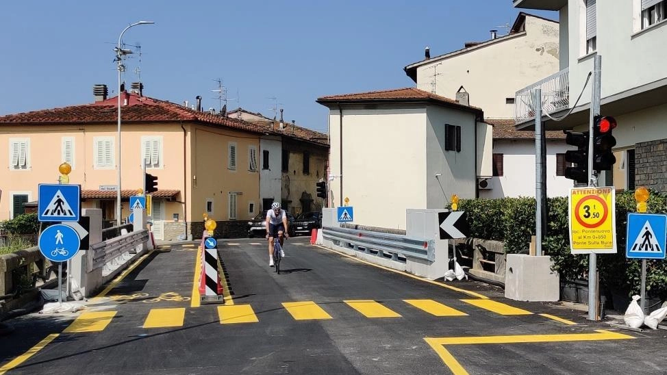 "Il ponte sulla Bure a Pontenuovo passerà probabilmente alla storia come l’unica opera di questo genere che, invece di unire,... "Il ponte sulla Bure a Pontenuovo passerà probabilmente alla storia come l’unica opera di questo genere che, invece di unire,...