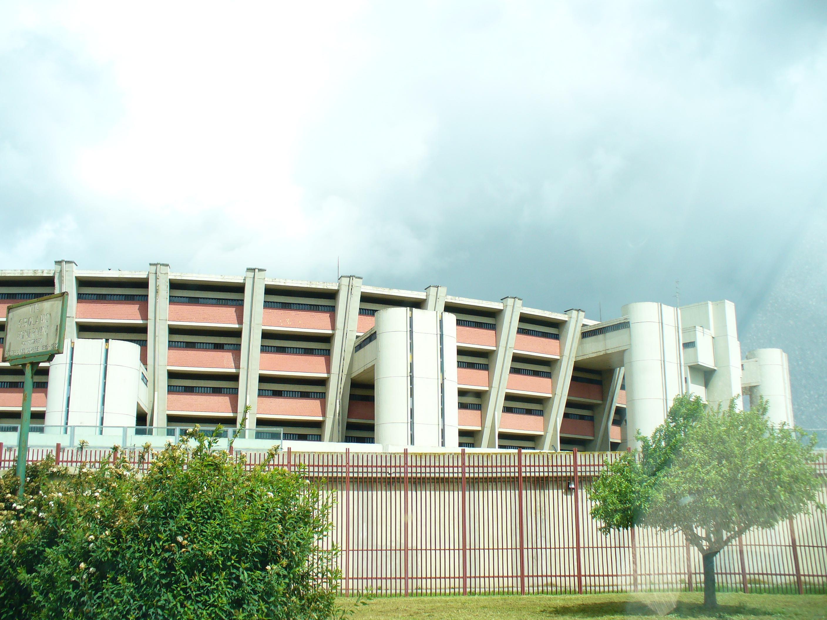 Nuova aggressione nel carcere di Sollicciano: detenuto colpisce un agente con un pugno in faccia Nuova aggressione nel carcere di Sollicciano: detenuto colpisce un agente con un pugno in faccia