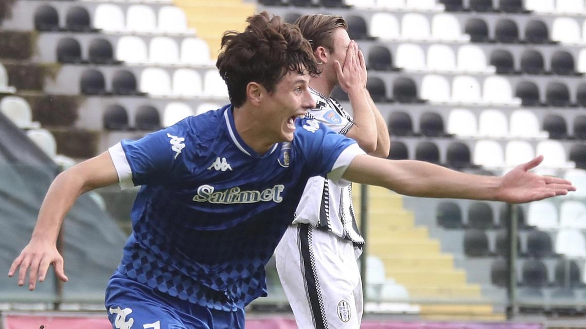 Cosimo Bargellini, 18 anni, esulta dopo il gol al Siena