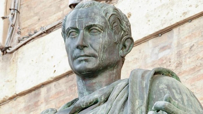 Una statua di Giulio Cesare Una statua di Giulio Cesare
