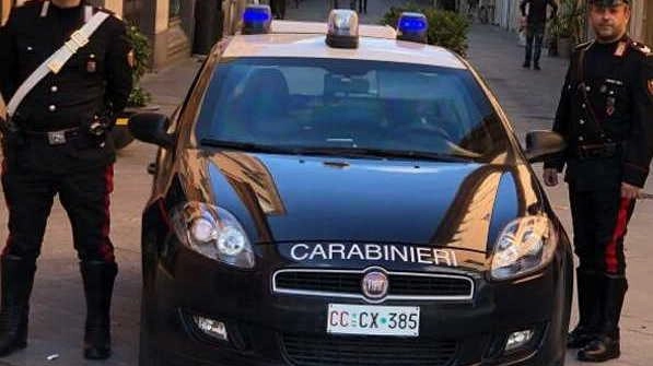 I carabinieri sono arrivati nel giro di pochi minuti e hanno rintracciato la truffatrice grazie alle indicazioni fornite al telefono dalla badante dell’anziana raggirata I carabinieri sono arrivati nel giro di pochi minuti e hanno rintracciato la truffatrice grazie alle indicazioni fornite al telefono dalla badante dell’anziana raggirata
