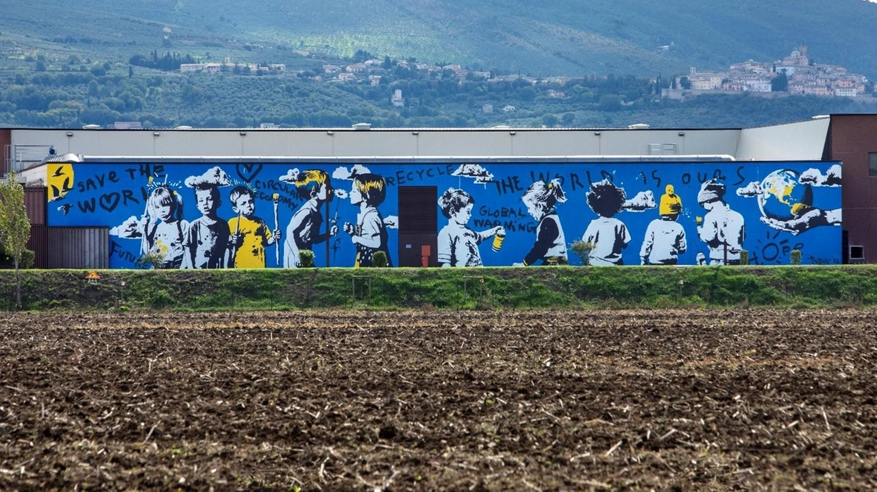 Il murales realizzato da Tvboy all’impianto di biometano di Foligno Il murales realizzato da Tvboy all’impianto di biometano di Foligno