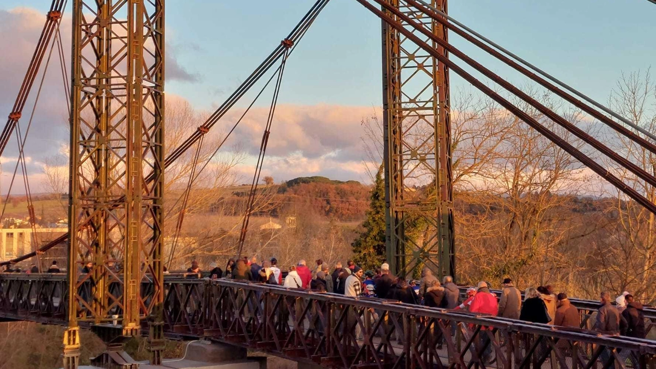 Il ponte Bailey sul Tevere a Todi riaperto lo scorso dicembre al transito pedonale e ciclabile dopo gli interventi di restauro e ripristino Il ponte Bailey sul Tevere a Todi riaperto lo scorso dicembre al transito pedonale e ciclabile dopo gli interventi di restauro e ripristino