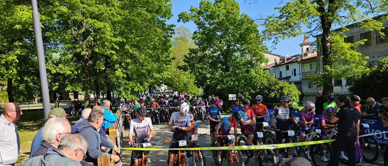 Grande successo di partecipanti e di pubblico alla terza edizione della granfondo "Vie di Francesco"