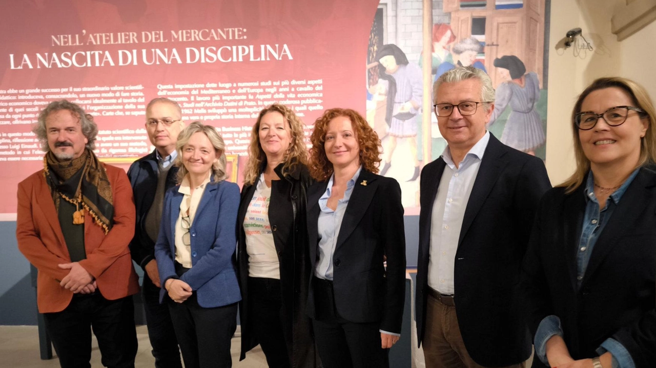 Foto di gruppo all’anteprima della mostra dedicata a Melis e Datini a Palazzo Pretorio con la sindaca Ilaria Bugetti, il presidente dell’Istituto internazionale di studi Giammarco PIacenti e la direttrice Angela Orlandi Foto Attalmi Foto di gruppo all’anteprima della mostra dedicata a Melis e Datini a Palazzo Pretorio con la sindaca Ilaria Bugetti, il presidente dell’Istituto internazionale di studi Giammarco PIacenti e la direttrice Angela Orlandi Foto Attalmi