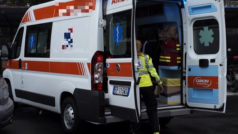 Vani i tentativi di soccorrere l'uomo. L'operaio è morto sul colpo (foto repertorio Ansa) Vani i tentativi di soccorrere l'uomo. L'operaio è morto sul colpo (foto repertorio Ansa)