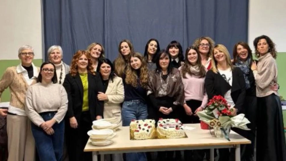 Un gruppo di insegnanti della scuola Don Bosco che si trova a Mezzana Un gruppo di insegnanti della scuola Don Bosco che si trova a Mezzana
