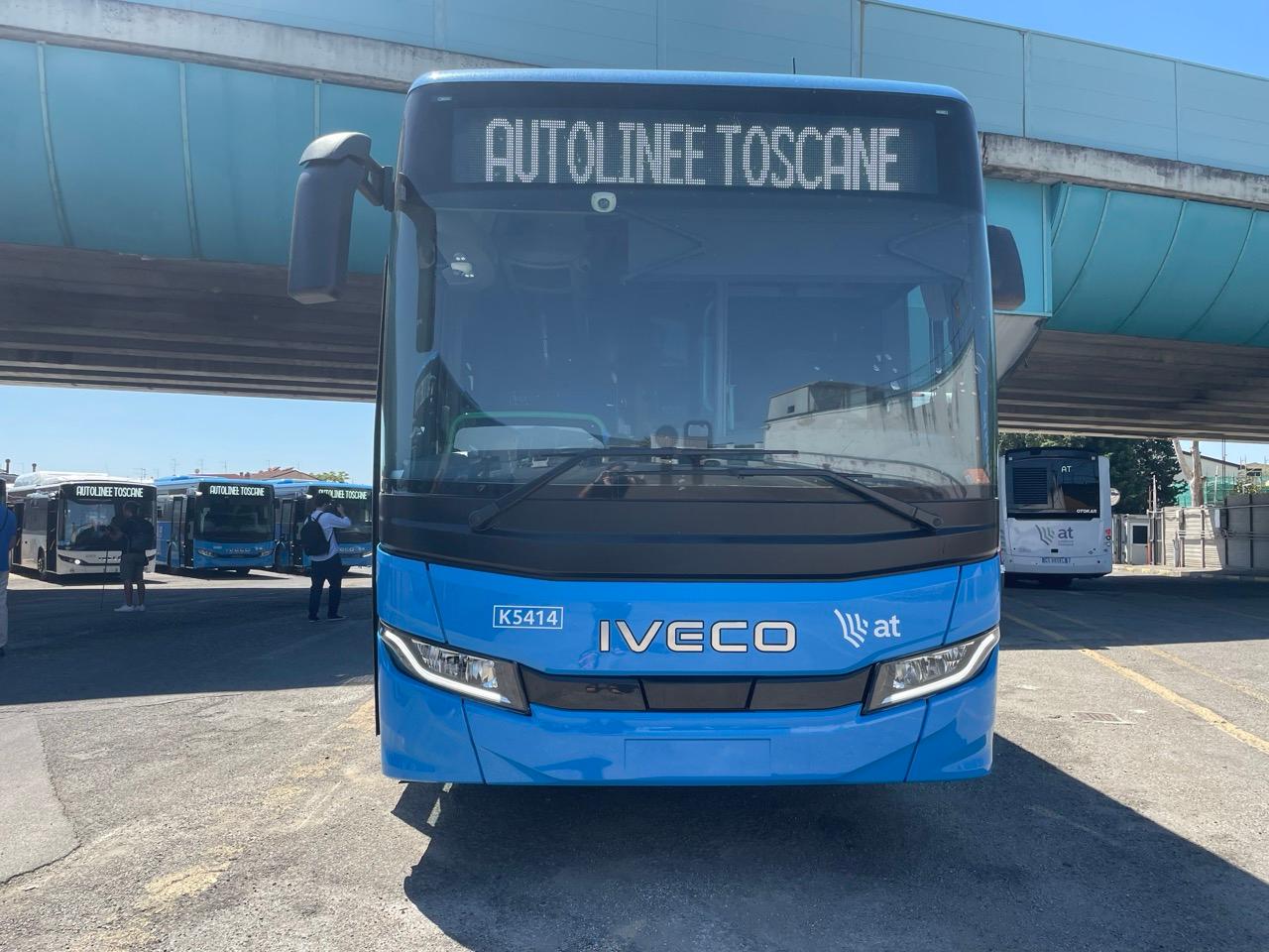 https://www.lanazione.it/image-service/view/acePublic/alias/contentid/YWZmZjU1NzQtMTg2OS00/0/un-autobus-di-autolinee-toscane.jpeg