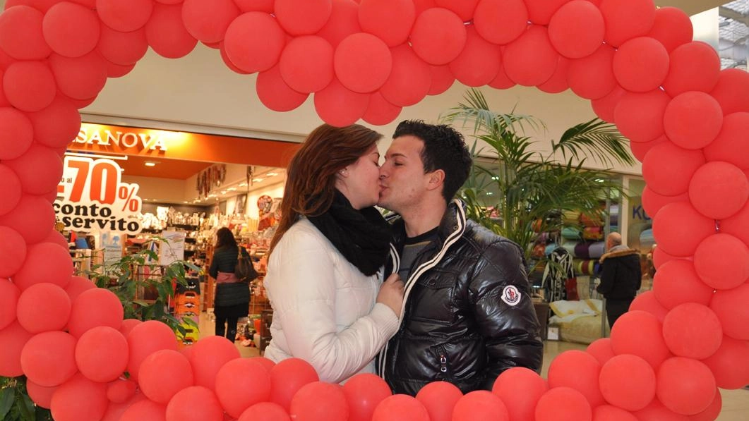 Un grande cuore in piazza Alberica per festeggiare gli innamorati nel giorno di San Valentino. La proposta di abbellire e... Un grande cuore in piazza Alberica per festeggiare gli innamorati nel giorno di San Valentino. La proposta di abbellire e...