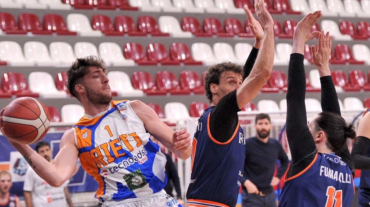 Cecchi ai playout contro Desio ha segnato 19 punti di media Cecchi ai playout contro Desio ha segnato 19 punti di media