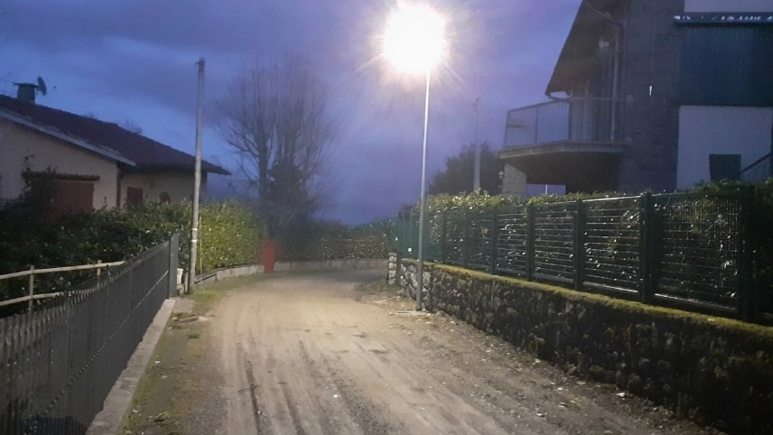 Passo della Consuma vede la luce: nuova illuminazione per via Poggio Tesoro Passo della Consuma vede la luce: nuova illuminazione per via Poggio Tesoro